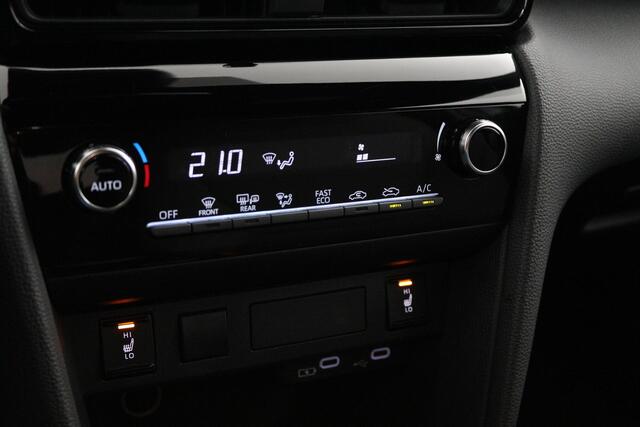 Toyota YARIS Cross 1.5 Hybrid 115 First Edition | Comfort pack | Parkeersensoren | Stuur en stoel verwarming | Navigatie |