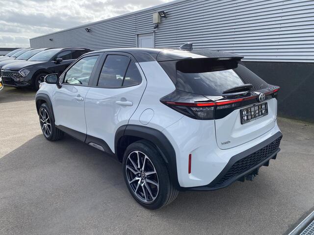 Toyota YARIS Cross 1.5 Hybrid GR Sport Trekhaak, Panoramadak, HUD, stoelverwarming, navigatie, Elektr. achterklep, JBL, QI lader, PDC v&a