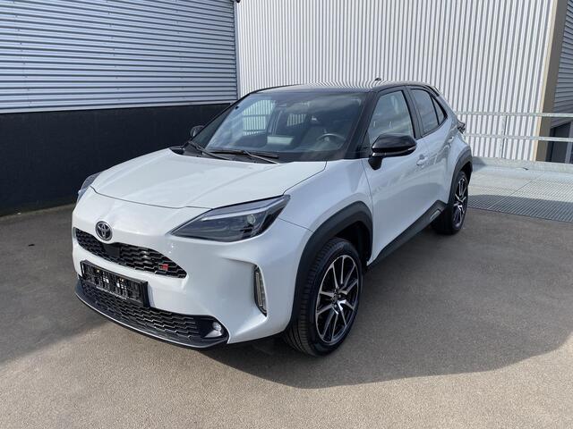 Toyota YARIS Cross 1.5 Hybrid GR Sport Trekhaak, Panoramadak, HUD, stoelverwarming, navigatie, Elektr. achterklep, JBL, QI lader, PDC v&a