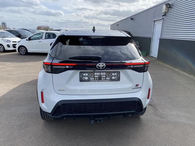 Toyota YARIS Cross 1.5 Hybrid GR Sport Trekhaak, Panoramadak, HUD, stoelverwarming, navigatie, Elektr. achterklep, JBL, QI lader, PDC v&a