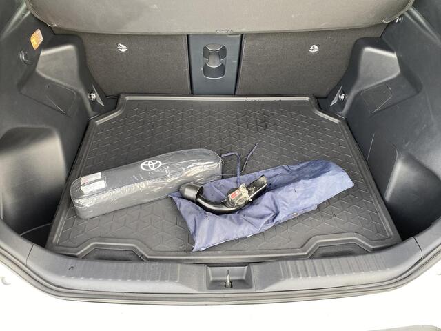 Toyota YARIS Cross 1.5 Hybrid GR Sport Trekhaak, Panoramadak, HUD, stoelverwarming, navigatie, Elektr. achterklep, JBL, QI lader, PDC v&a