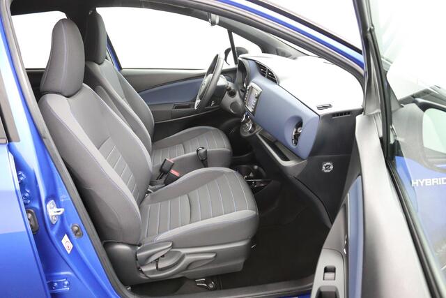 Toyota YARIS 1.5 Hybrid BI-Tone | Stoelverwarming | Cruise Control | Led Verlichting | All season banden |