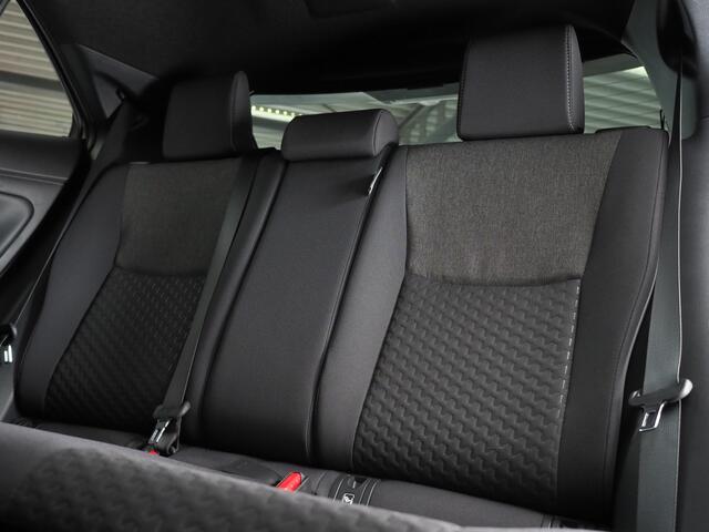 Toyota YARIS Cross 1.5 Hybrid 130 Dynamic | Safety/ Winter Pakket | Dodehoekdetectie | Stuurwiel- En Stoelverwarming | Botsherkenning | Grootlichtassistent