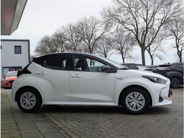Toyota YARIS 1.5 Hybrid Active | All season | ACC | Climate control | Navi | Apple carplay / Android auto