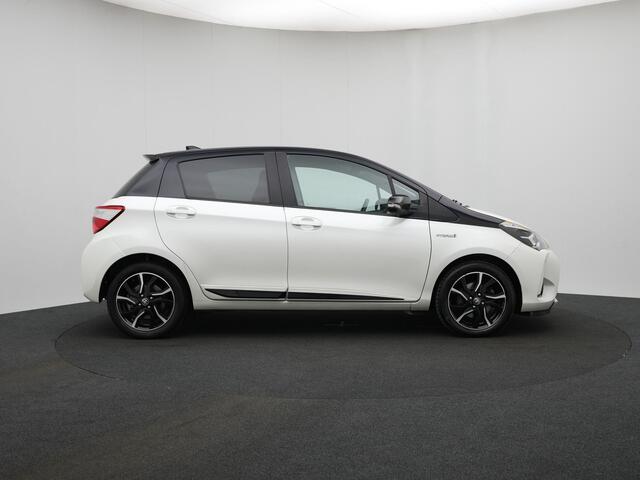 Toyota YARIS 1.5 Hybrid Bi-Tone Reco aangemeld 27-2
