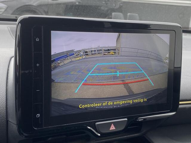 Toyota YARIS Cross 1.5 Hybrid Adventure Dodehoekdetectie, HUD, keyless, parkeersensoren v&a, navigatie, Apple CarPlay/Android Auto, dodehoek detectie, achteruitrij camera