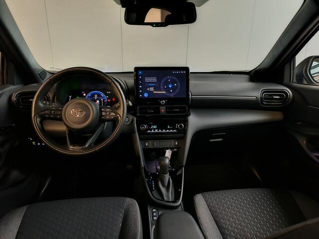 Toyota YARIS Cross 1.5 Hybrid 115 First Edition Rijklaar + Fabrieksgarantie Henk Jongen Auto's in Helmond, al 50 jaar service zoals 't hoort!