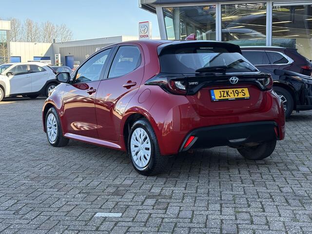Toyota YARIS 1.5 Hybrid 115 Business