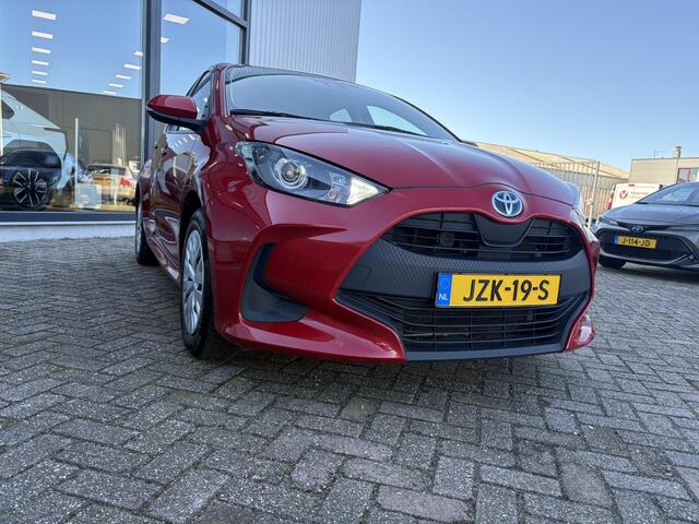 Toyota YARIS 1.5 Hybrid 115 Business