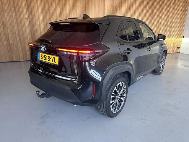 Toyota YARIS Cross 1.5 Hybrid Executive Panorama dak | Trekhaak | All season