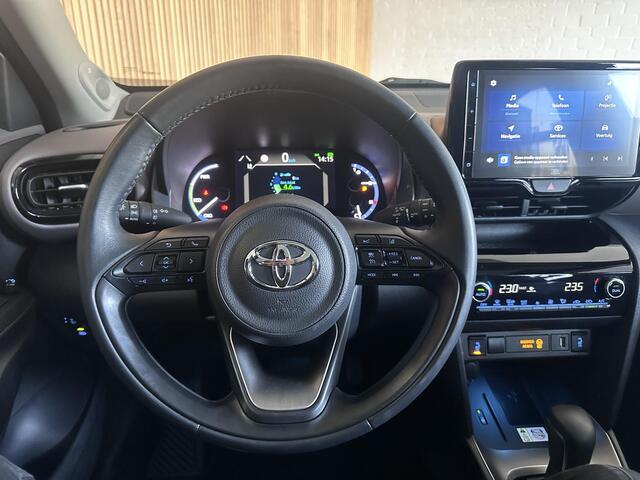 Toyota YARIS Cross 1.5 Hybrid Executive Panorama dak | Trekhaak | All season