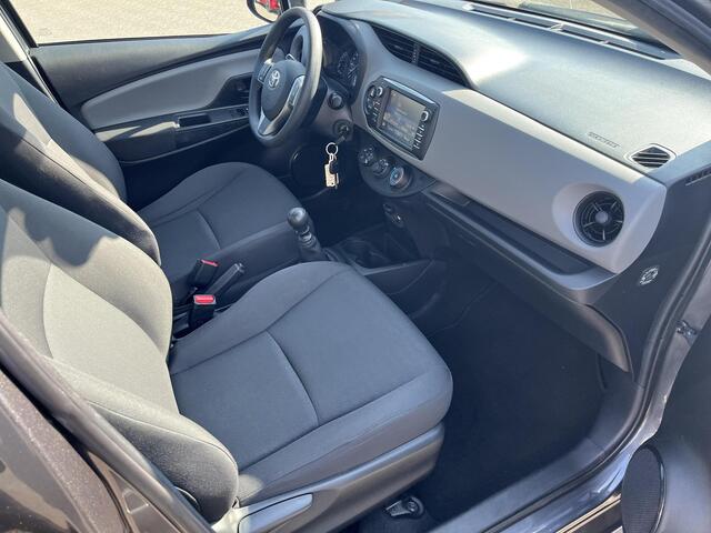 Toyota YARIS 1.5 VVT-i Comfort | Volledig Dealer onderhouden | Parkeersensoren achter