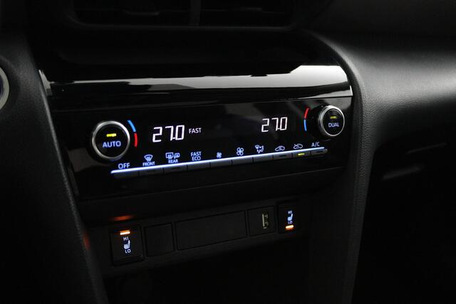 Toyota YARIS Cross 1.5 Hybrid Adventure | Leder / Stof bekleding | 360 graden camera | Stuur en stoelverwarming |