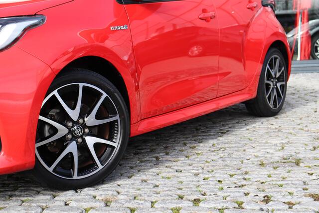 Toyota YARIS 1.5 Hybrid Launch Edition 17"lm Velgen, Led, JBL, HUD,BSM