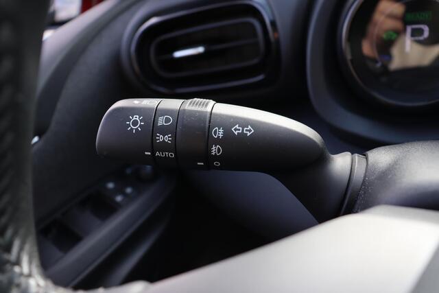 Toyota YARIS 1.5 Hybrid Launch Edition 17"lm Velgen, Led, JBL, HUD,BSM