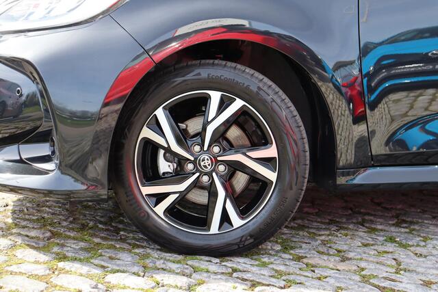 Toyota YARIS 1.5 Hybrid 115 Dynamic, BSM, Stoelverwarming, Stuurverwarming, Parkeersensoren.