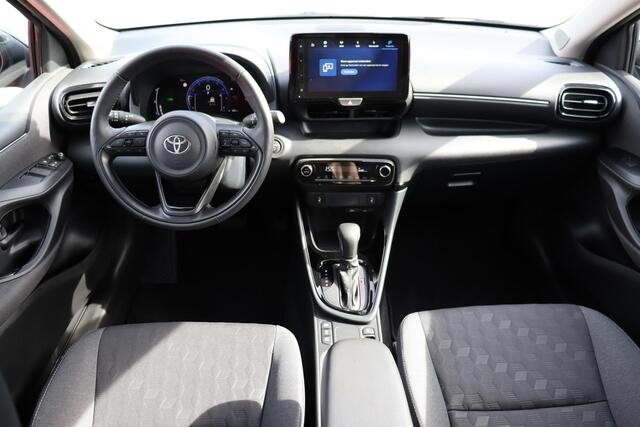Toyota YARIS 1.5 Hybrid 115 Dynamic, BSM, Stoelverwarming, Stuurverwarming, Parkeersensoren.