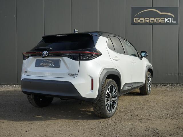 Toyota YARIS Cross 1,5-l-VVT-iE Elegant AWD-i Dealer onderh. / 1ste eigenaar / AWD / 17'' LM velgen / Carplay / Two-Tone / Half leder / Stoelverw. / Stuur verw. / Adap. Cruise