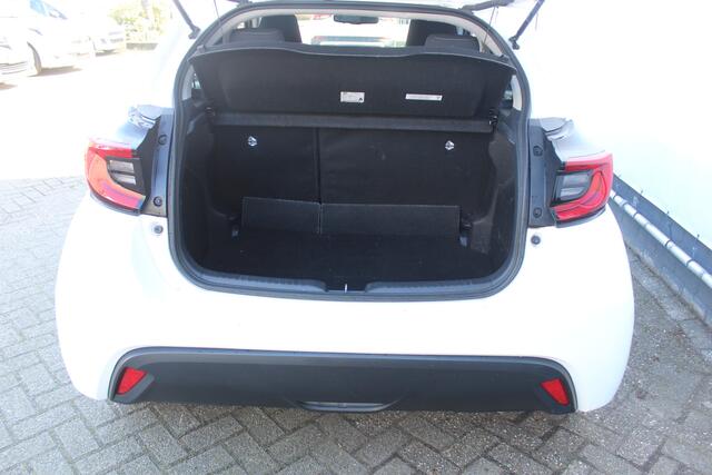 Toyota YARIS 1.5 Hybrid 115 First Edition Stoelverwarming l Lendesteun l LM velgen l Spiegelverwarming