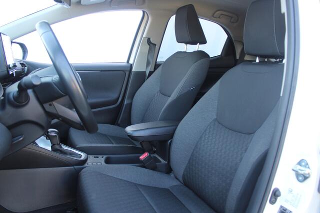 Toyota YARIS 1.5 Hybrid 115 First Edition Stoelverwarming l Lendesteun l LM velgen l Spiegelverwarming