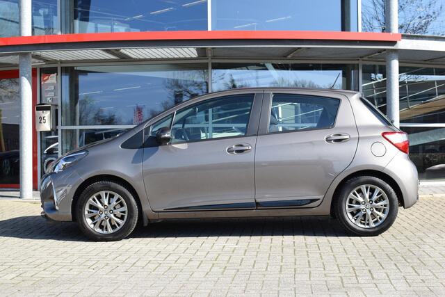 Toyota YARIS 1.5 VVT-i Aspiration | Trekhaak | Navigatie | Camera | Cruise Control | Airco |