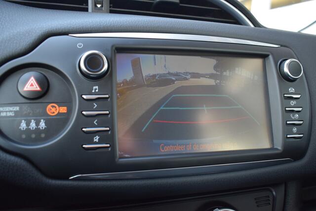 Toyota YARIS 1.5 VVT-i Aspiration | Trekhaak | Navigatie | Camera | Cruise Control | Airco |