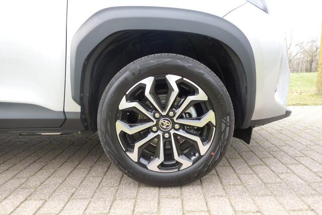 Toyota YARIS Cross 1.5 Hybrid 115 Business Plus | PDC | Camera | ACC | Stoelverwarming | Stuurwielverwarming |