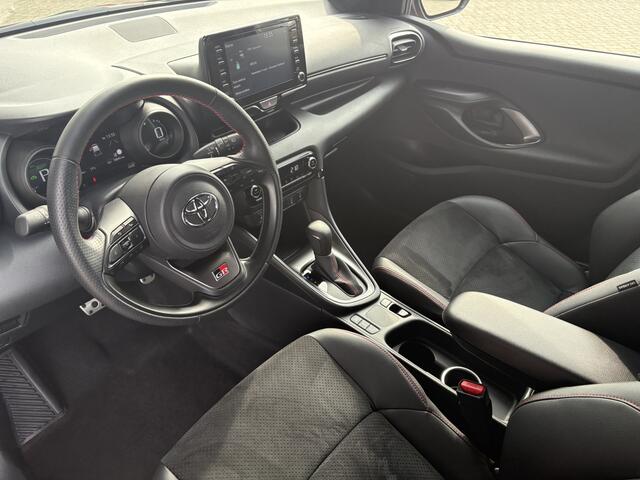 Toyota YARIS 1.5 Hybrid GR Sport Automaat | 18" Lichtmetalen velgen | Keyless | Adaptive Cruise control |