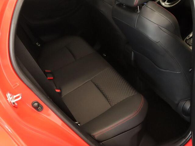 Toyota YARIS 1.5 Hybrid Launch Edition - HEAD-UP DISPLAY - APPLE CARPLAY/ANDROID AUTO - DODEHOEKDETECTIE - CRUISE CONTROL ADAPTIEF - CLIMATE CONTROL - KEYLESS ENTRY/START - VOORSTOELEN VERWARMD - EXTRA GETINT GLAS - LEDEREN BEKLEDING - BI-TONE