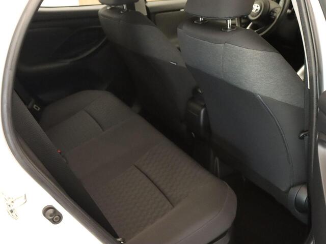 Toyota YARIS 1.5 Hybrid First Edition - ORIGINEEL NEDERLANDSE AUTO - AUTOMATISCHE AIRCO - KEYLESS ENTRY/START - APPLE CARPLAY/ANDROID AUTO - NAVIGATIESYSTEEM FULL-MAP - LED KOPLAMPEN