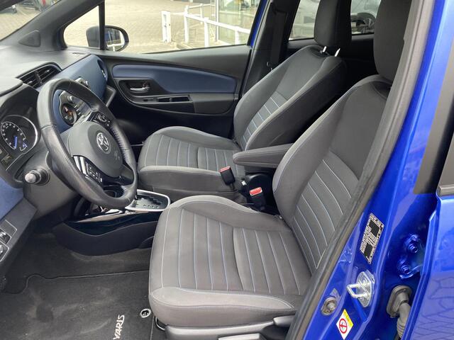 Toyota YARIS 1.5 Hybrid Bi-Tone Navi, Climate & Cruise control. Hoge instap zeer nette auto.
