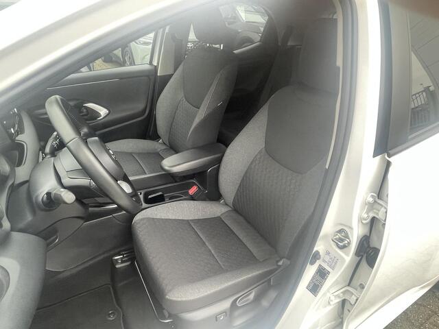 Toyota YARIS 1.5 Hybrid Dynamic Michelin Cross climate