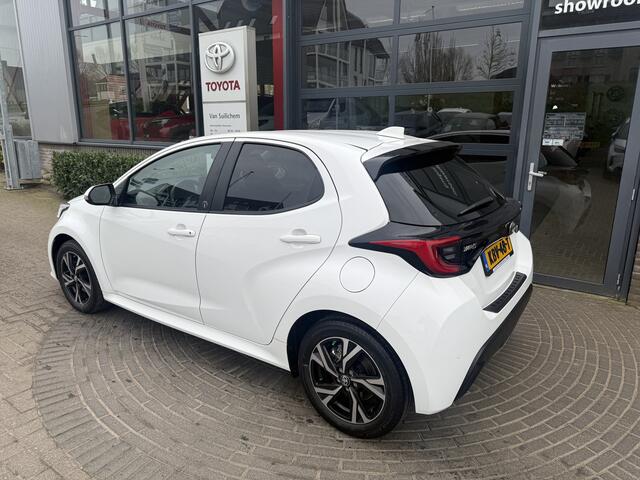 Toyota YARIS 1.5 Hybrid 115 First Edition blind spot