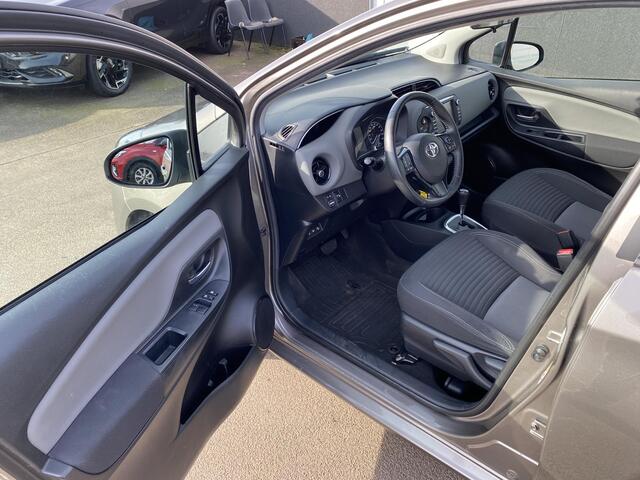 Toyota YARIS 1.5 VVT-i Energy Stoelverwarming, stoere matte grijze velgen, achteruitrij camera, cruise control, automaat!