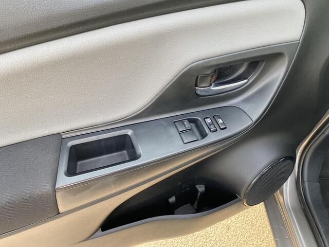 Toyota YARIS 1.5 VVT-i Energy Stoelverwarming, stoere matte grijze velgen, achteruitrij camera, cruise control, automaat!