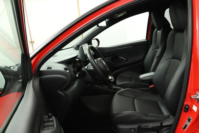 Toyota YARIS 1.5 Hybrid Executive | Parkeersensoren | Head-up display | Half lederen bekleding | Stoelverwarming | Stuurverwarming | All seasons |