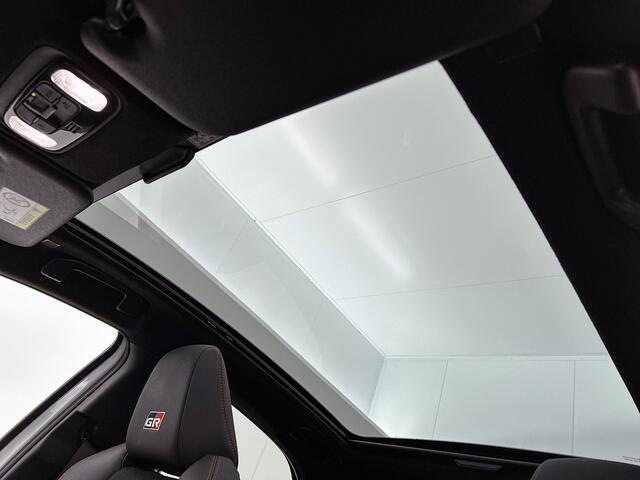 Toyota YARIS 1.5 Hybrid 130 GR SPORT + Premium Pack | 1e Eigenaar | JBL | Panoramadak | Red Pakket | Sportstoelen | 18 inch LM Velgen |