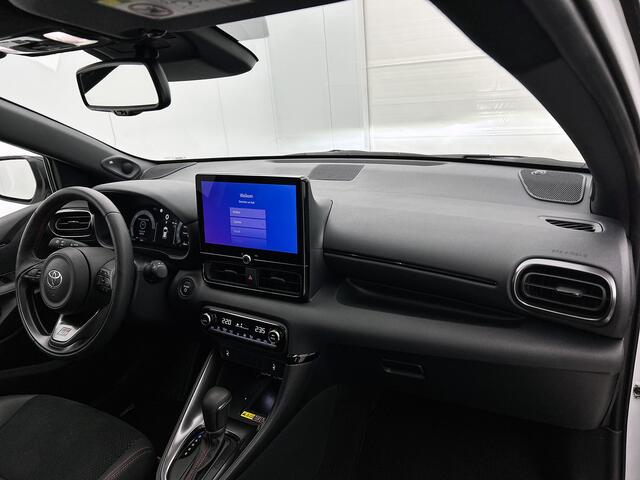 Toyota YARIS 1.5 Hybrid 130 GR SPORT + Premium Pack | 1e Eigenaar | JBL | Panoramadak | Red Pakket | Sportstoelen | 18 inch LM Velgen |