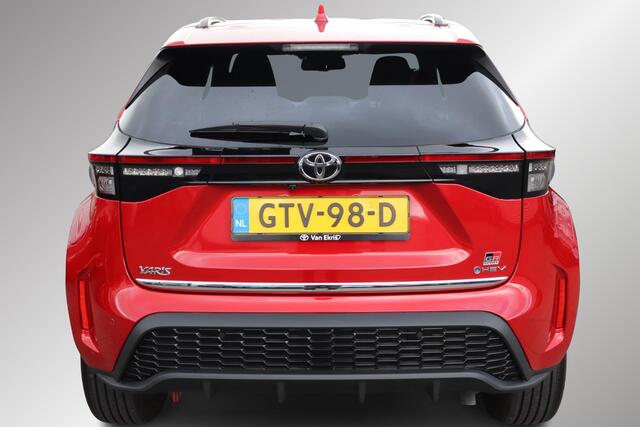Toyota YARIS Cross 1.5 Hybrid 130 GR SPORT, Treeplanken, Apple Carplay/Android Auto, Stoelverwarming!