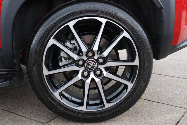 Toyota YARIS Cross 1.5 Hybrid 130 GR SPORT, Treeplanken, Apple Carplay/Android Auto, Stoelverwarming!