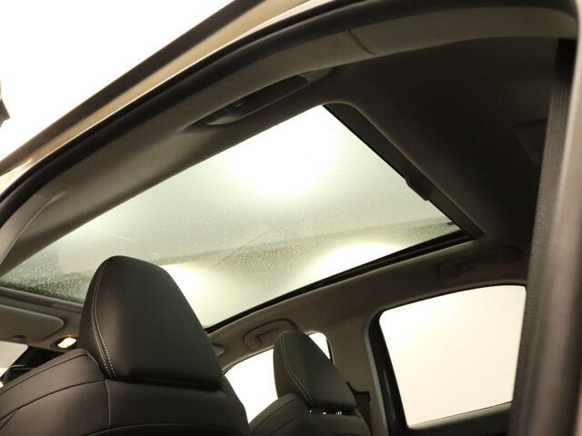 Toyota YARIS Cross 1.5 Hybrid Executive AWD - PANORAMADAK - 18 INCH LICHT METALEN VELGEN - NAVIGATIE - ARMSTEUN VOOR - CLIMATE CONTROL - CAMERA - DAB AUDIO - PARKEERSENSOREN VOOR/ ACHTER - ELEKTRISCH INKLAPBARE BUITENSPIEGELS - DEELS LEDEREN BEKLEDING - KEYLESS ENTRY/