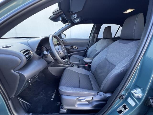 Toyota YARIS Cross 1.5 Hybrid 115 Dynamic Automaat / Fabrieksgarantie tot 10 jaar mogelijk* / Stuur- en stoelverwarming / Navigatie / Apple Carplay Android / 17" LM wielen /