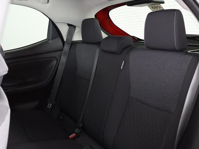 Toyota YARIS 1.5 Hybrid Bi-Tone GARANTIE TOT 12-2032! . NAVIGATIE . ACHTERUITRIJ CAMERA . ADAPTIEVE CRUISE CONTROL .