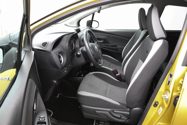 Toyota YARIS 1.5 Hybrid Y20 | Parkeersensoren Rondom | Keyless Entry | Led Verlichting | Navigatie |