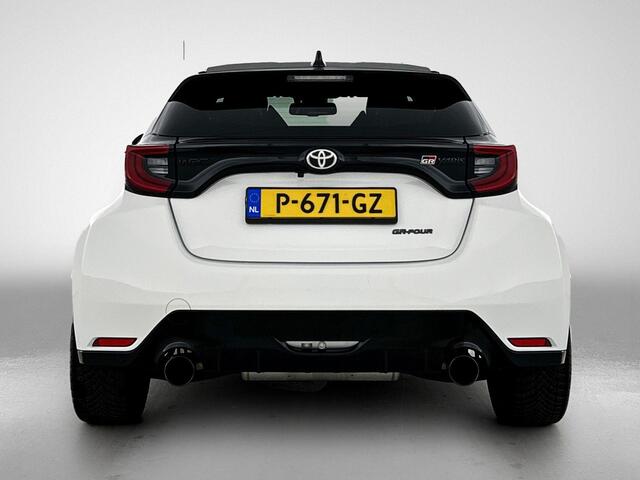 Toyota YARIS 1.6 GR Performance 261 PK | cruise control adaptief | lichtmetalen velgen 18" | microvezel bekleding |