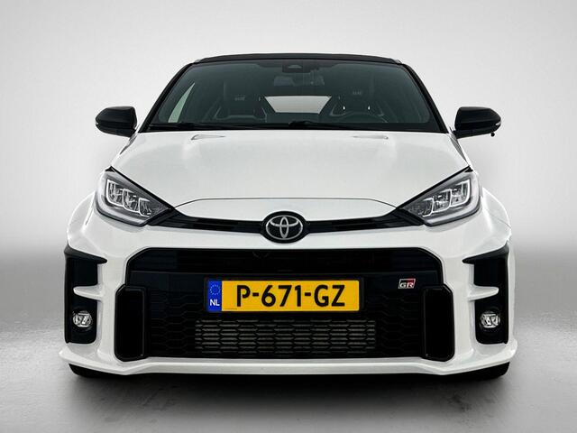 Toyota YARIS 1.6 GR Performance 261 PK | cruise control adaptief | lichtmetalen velgen 18" | microvezel bekleding |