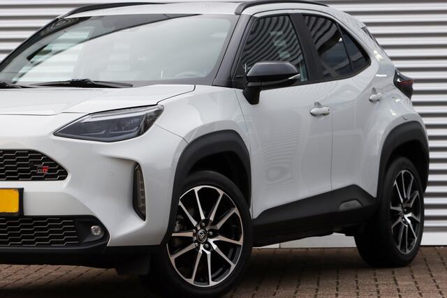 Toyota YARIS Cross 1.5 Hybrid GR Sport Ceramic Gray Metallic