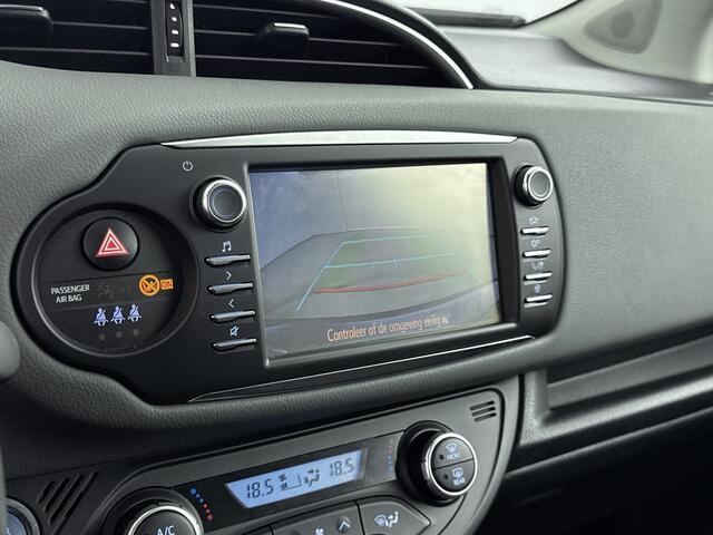 Toyota YARIS 1.5 Hybrid Dynamic | LM velgen | navigatie | getinten achter ramen |