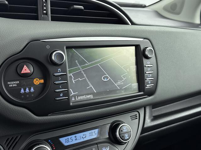 Toyota YARIS 1.5 Hybrid Dynamic | LM velgen | navigatie | getinten achter ramen |