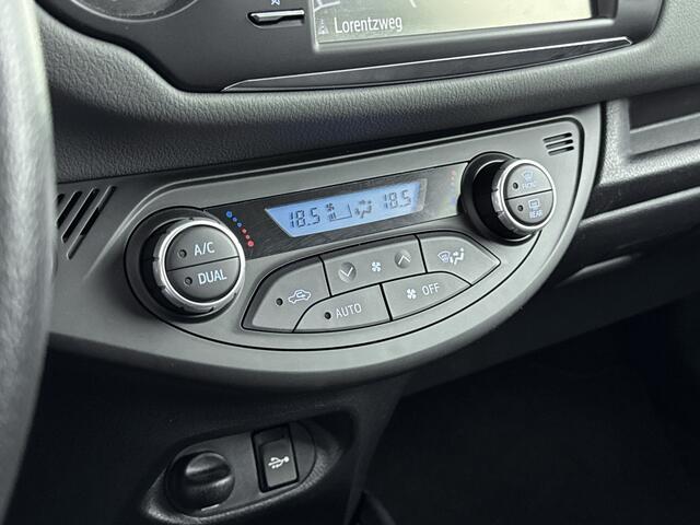 Toyota YARIS 1.5 Hybrid Dynamic | LM velgen | navigatie | getinten achter ramen |